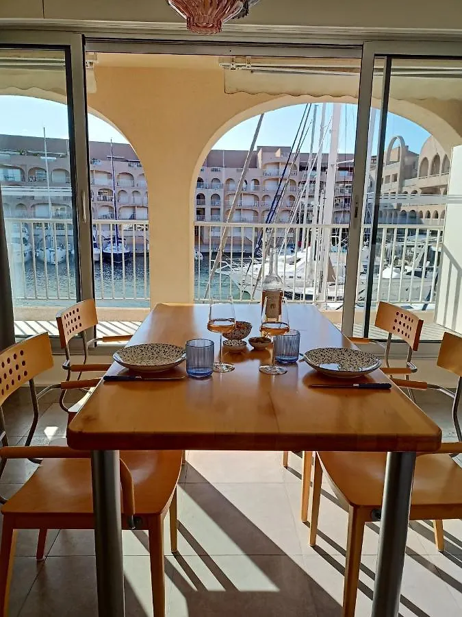 Studio Hyeres Port France